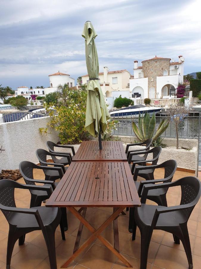 Casa Con Amarre Privado Ref 214 Villa Empuriabrava Exteriör bild
